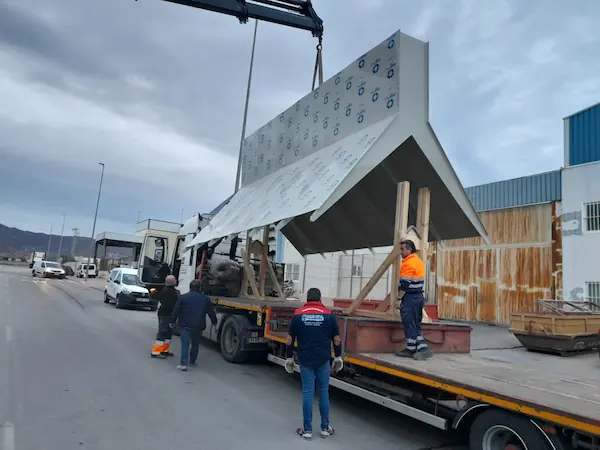 Montaje y transporte de campanas decantadoras de biogás fabricadas con polipropileno homopolímero (PP-H)