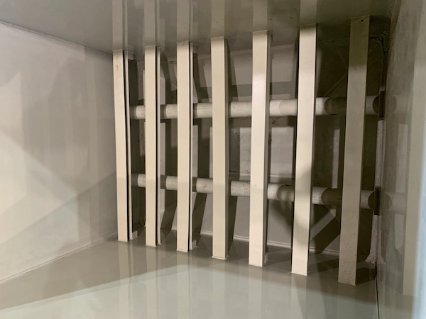 Imagen del interior de un decantador lamelar fabricado con polipropileno para separar óxido de hierro del flux