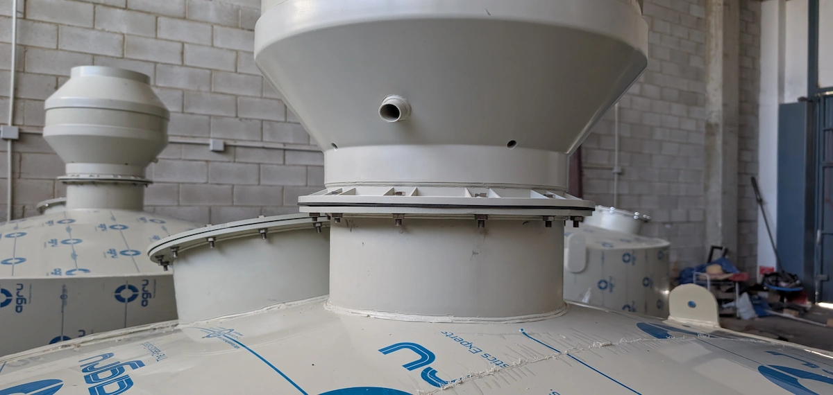 Ensamblaje de scrubbers e instalaciones termoplásticas